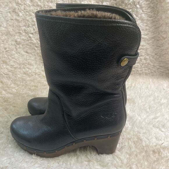UGG Cora Lynn fold over leather black sheepskin lining clog boots size 9 - Picture 1 of 16
